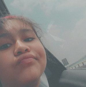 Meet your Posher, Valeria lee